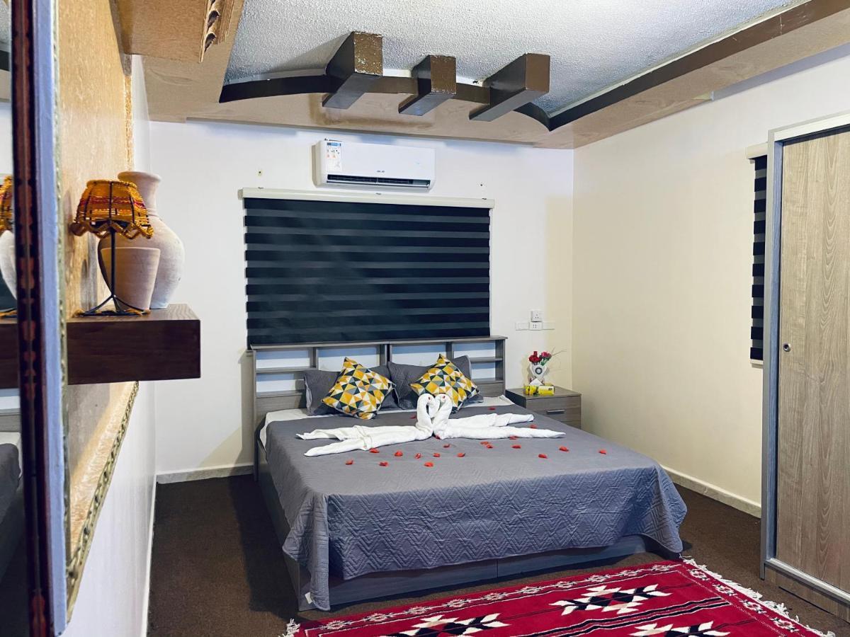Petra B12 Hostel Wadi Musa Buitenkant foto