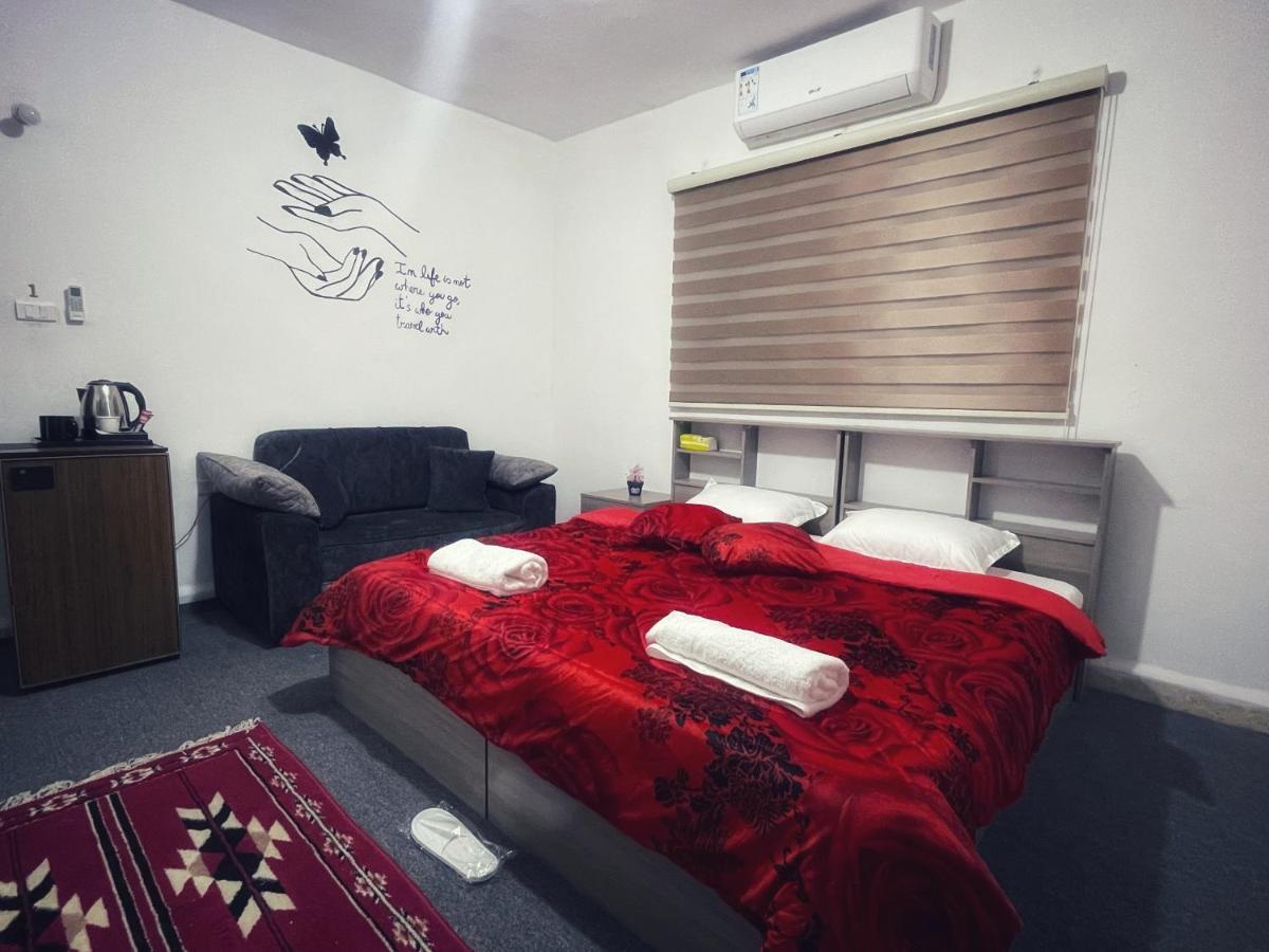Petra B12 Hostel Wadi Musa Buitenkant foto